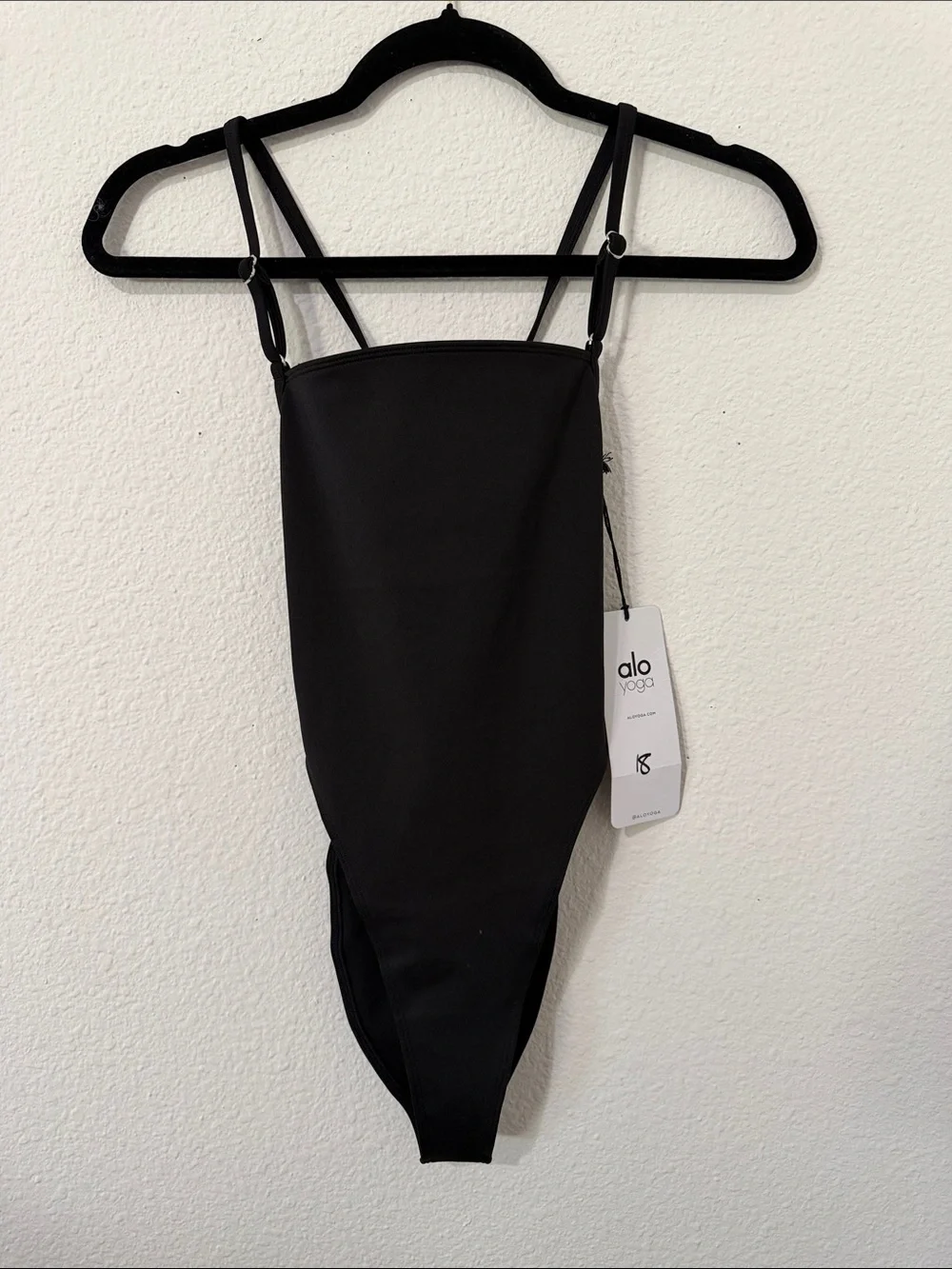 ALO Yoga sleek black